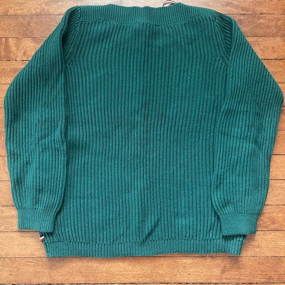 Tommy Hillfiger green cable knit sweater and Decree light crop sweater - Picture 5 of 9